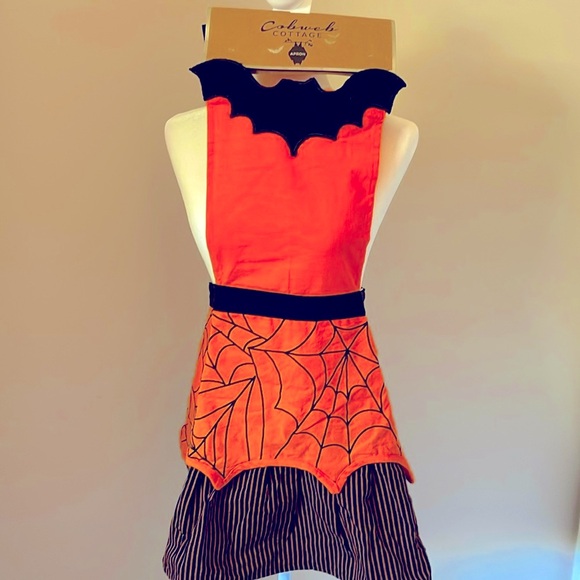 🔥LAST CALL🔥ORANGE/BLK TIE BACK APRON,👍HOSTING, COSTUME OR GIFT-GIVING NWT - Picture 1 of 13